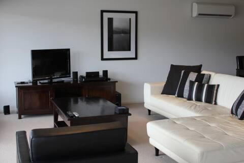 Pohutukawa Apartment Picton Bagian luar foto
